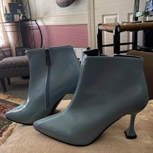 Ladies shoes